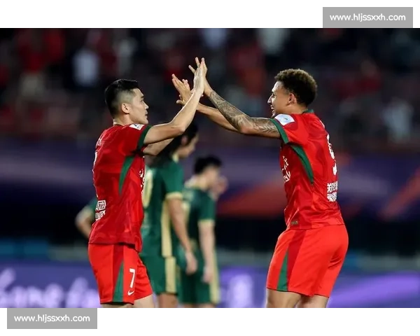 河南建业足球队逆袭精彩瞬间 全力争胜备战新赛季展现无限潜力